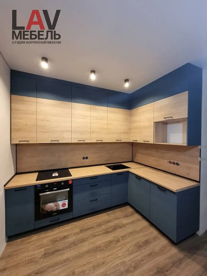 Угловая кухня в синем, LAV Mebel